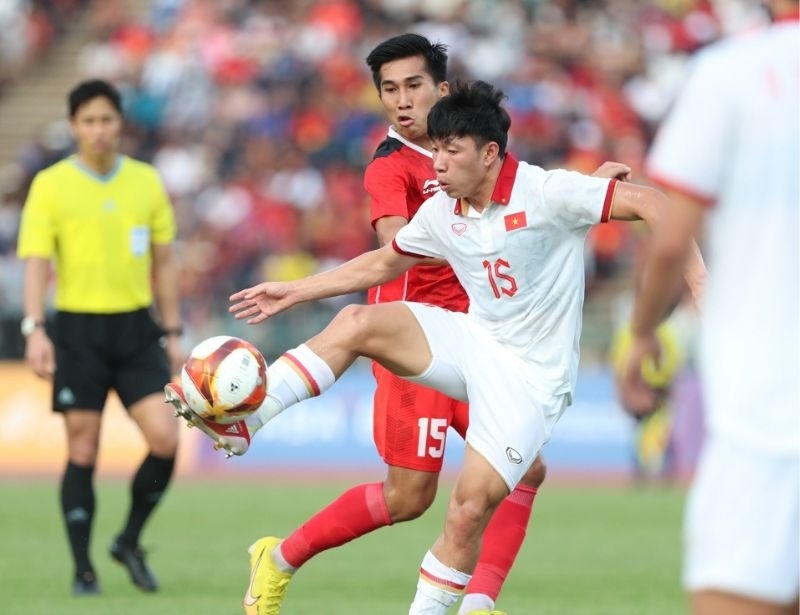 Tìm hiểu 4 nguyên nhân áo bóng đá có mùi hôi