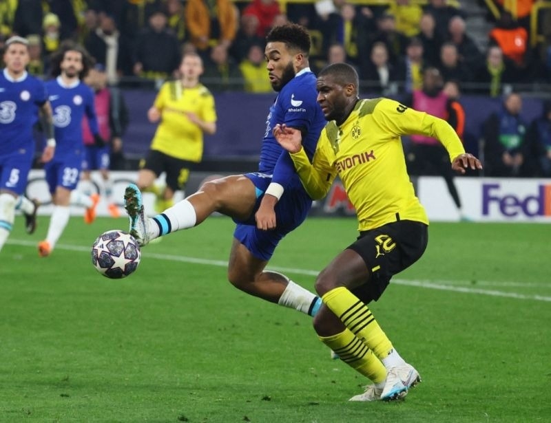 Áo bóng đá có mùi hôi - nguyên nhân và cách khắc phục