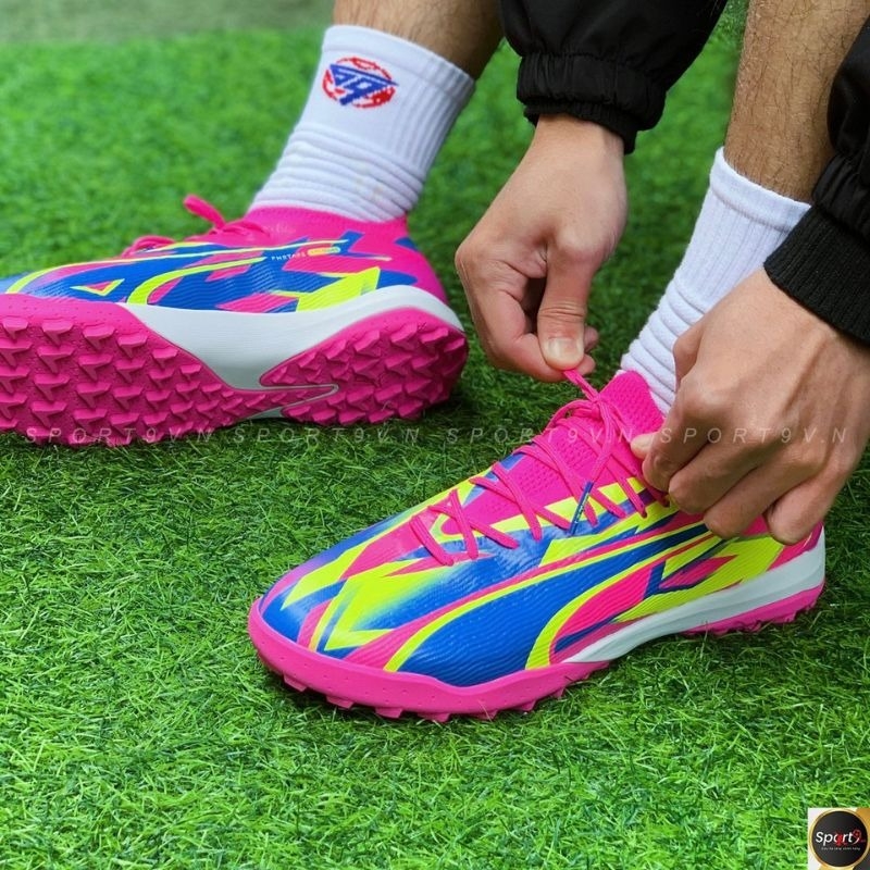 Mang tất dày để mang giày vừa vặn hơn