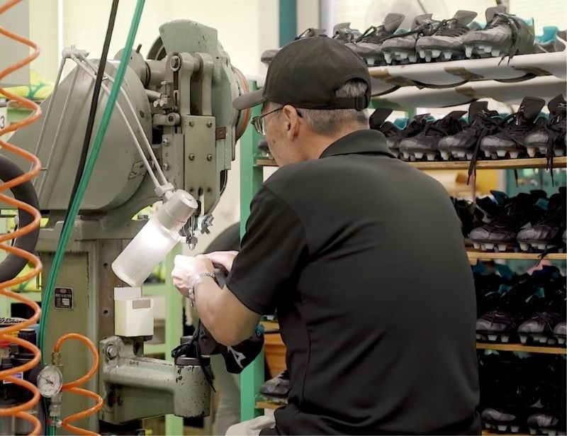 Điểm nổi bật trong quy trình sản xuất tại nhà máy Mizuno