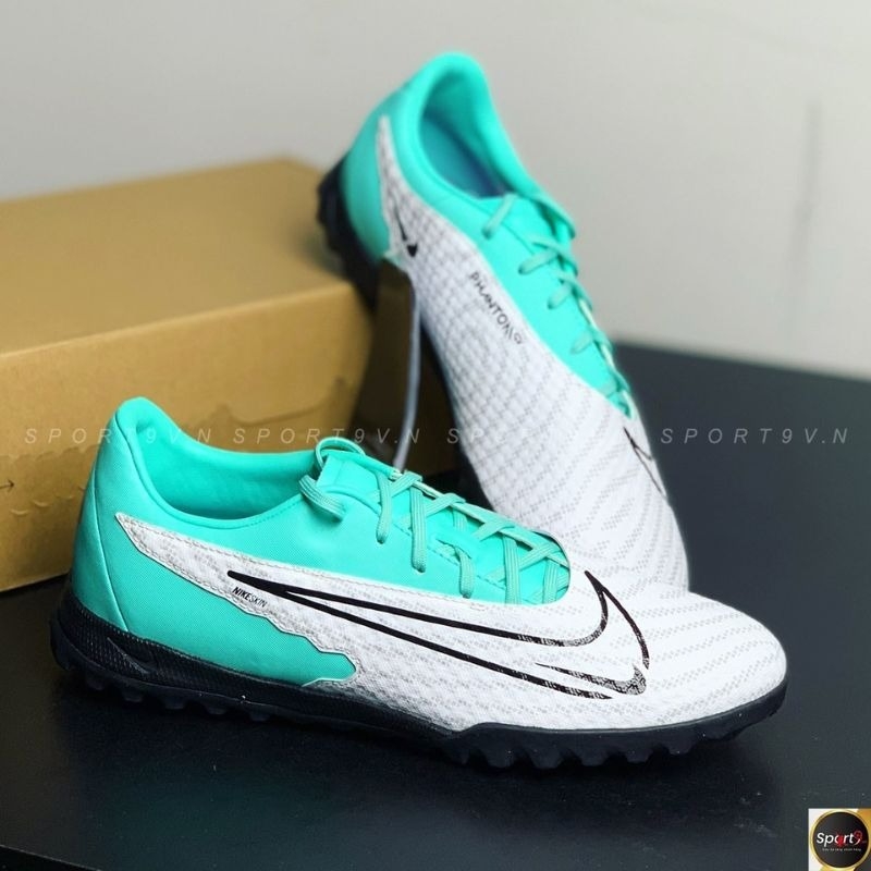 Chọn Giày Đá Bóng theo Màu Sắc: Tự Do Biểu Đạt Phong Cách Trên Sân Cỏ