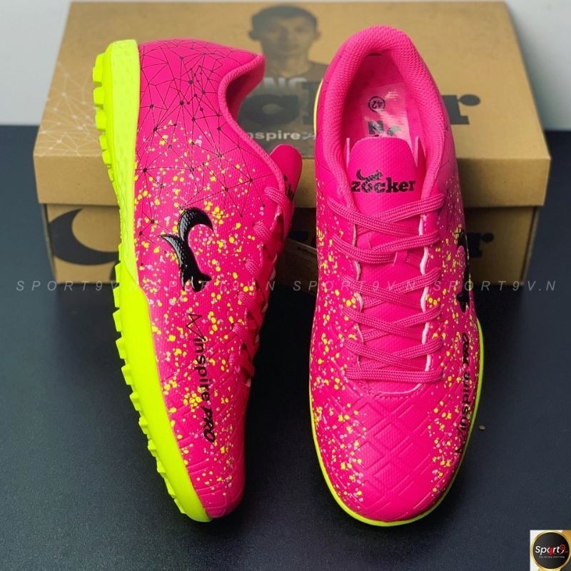 Giày đá bóng màu hồng