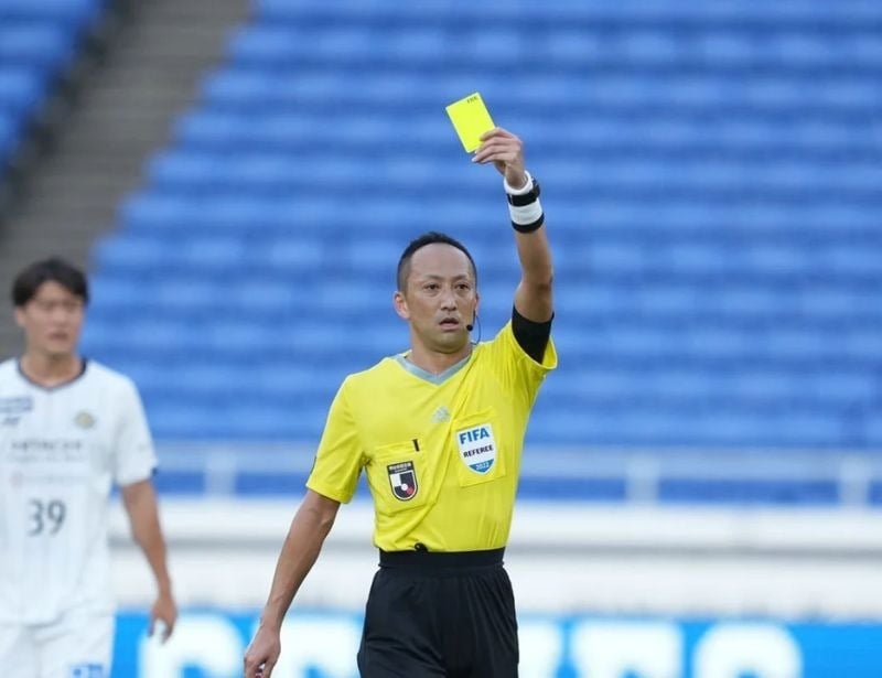 Luật trọng tài bóng đá