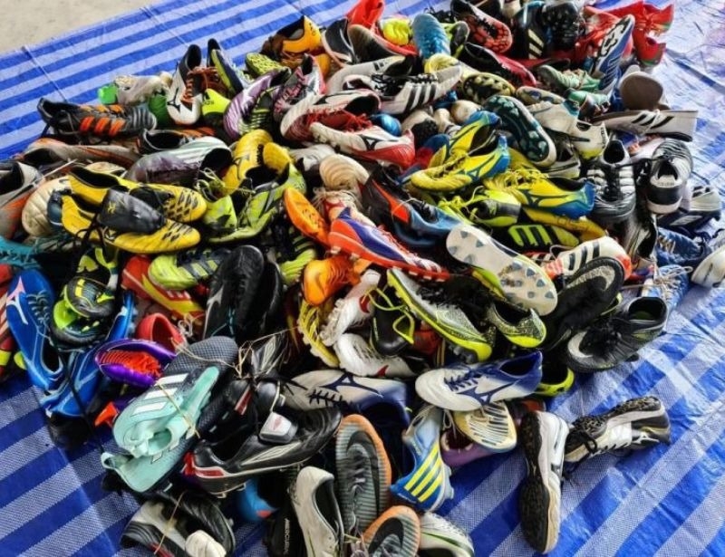 Yêu cầu người bán cung cấp đủ thông tin về tình trạng giày