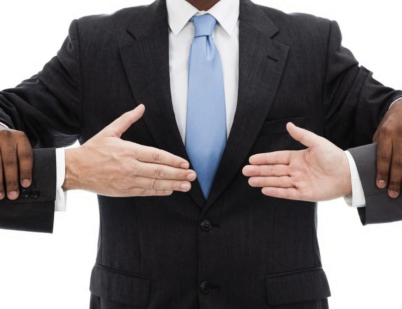 Nếu ko tin tưởng có thể giao dịch qua trung gian là admin của diễn đàn