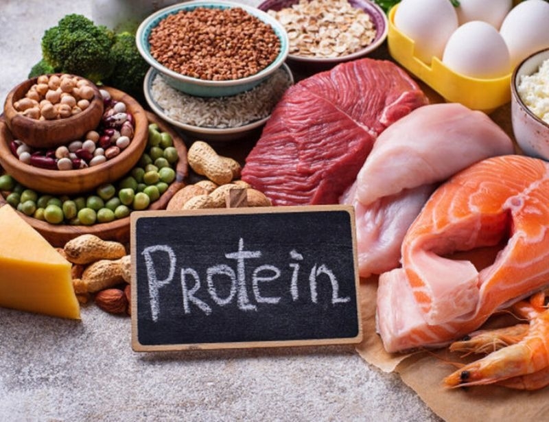 Nên ăn thực phẩm giàu Protein sau đá bóng