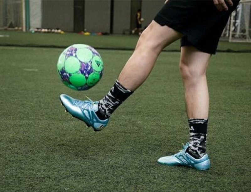 Do chất liệu cao su non của giày quà mềm