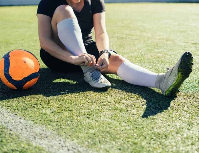 Trường hợp đi giày đá bóng bị đau ngón chân cái