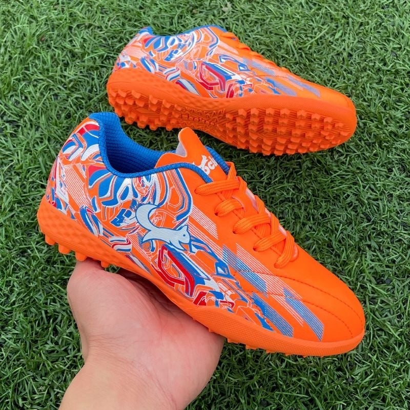 Tổng quan về giày đá bóng trẻ em Zocker Kiên Cường