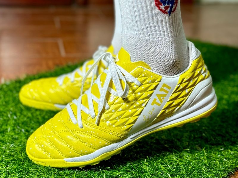 Giày đá bóng Kamito TA11 màu vàng