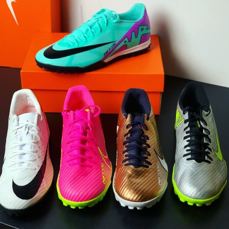 chọn mua giày đá bóng giảm giá trong mùa Sale