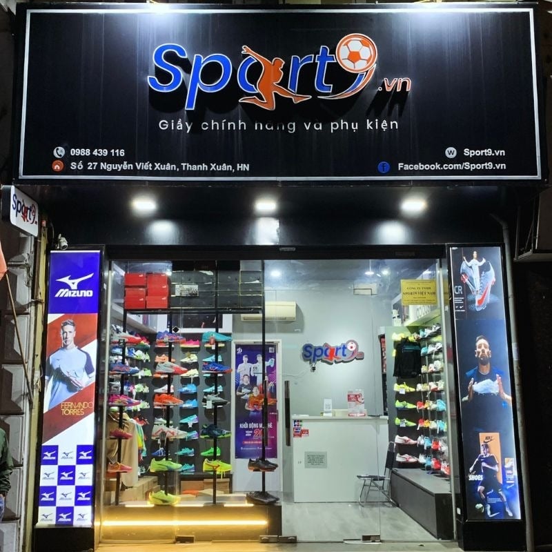 Nên mua giày đá bóng ở đâu uy tín tại Hà Nội?