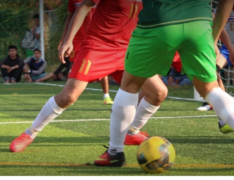 Những Điều Cần Biết Khi Chơi Đá Bóng Trên Sân Cỏ Nhân Tạo