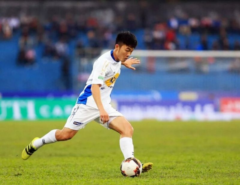 Gợi ý một số mẹo giúp bạn đá bóng tốt hơn trên sân cỏ nhân tạo