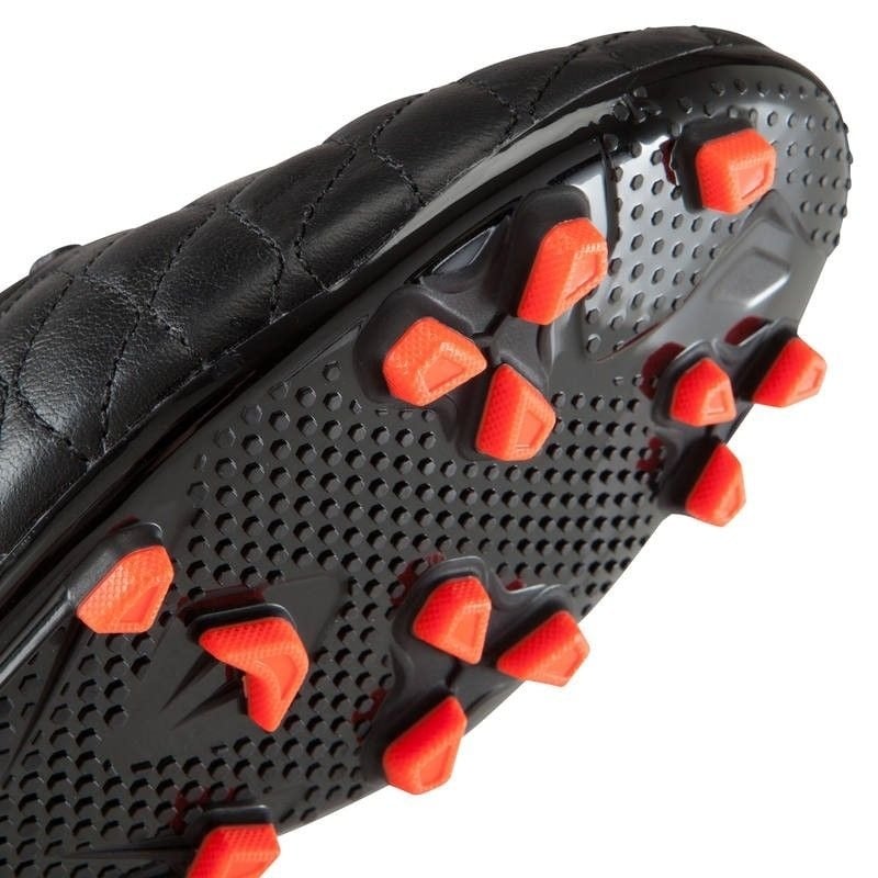 Lựa chọn đinh đá sân cỏ nhân tạo không phù hợp