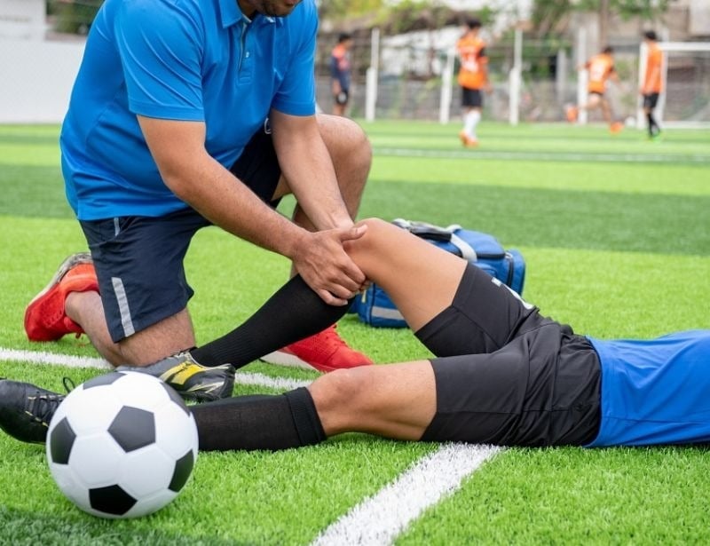 Tầm quan trọng của dụng cụ bảo vệ cơ thể khi chơi đá bóng