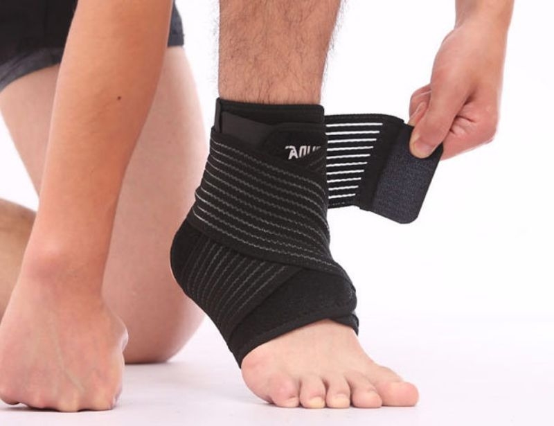 Bảo vệ gót chân đá bóng