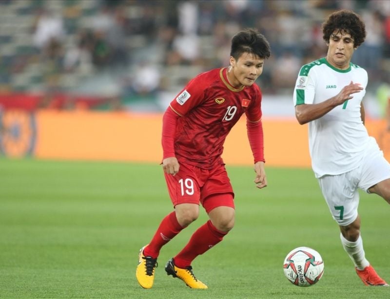 Quảng Hải thường sử dụng mẫu giày đá bóng Nike Magista