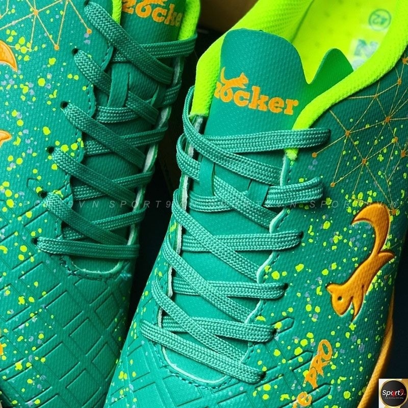 Sự khác biệt đến từ độ đàn hồi của chất liệu phần Uper