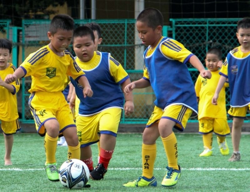 Kinh nghiệm chọn giày đá bóng phù hợp với size chân
