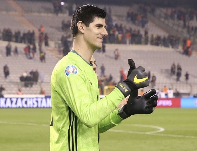 Găng tay thủ môn chính hãng cao cấp có giá dao động từ 80USD đến 200USD