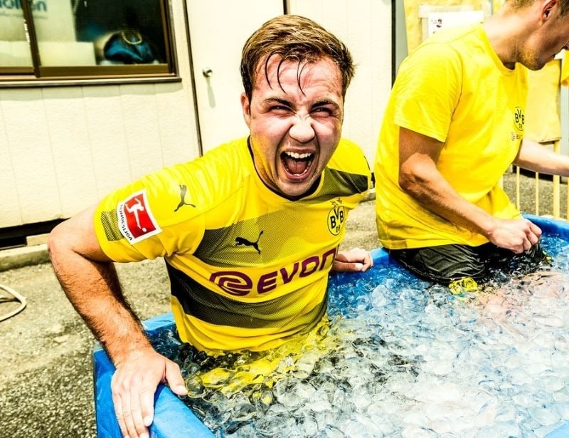 Tắm nước đá hoặc muối epsom để cơ thể nhanh hồi phục