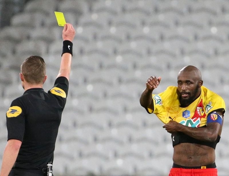 Lỗi phạt thẻ vàng trong bóng đá 11 người