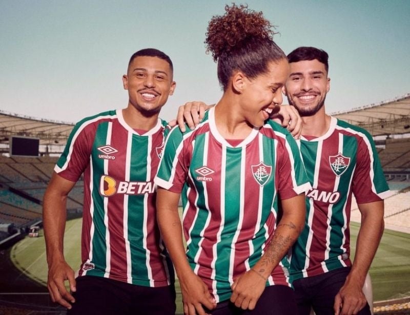 Áo đá bóng Umbro