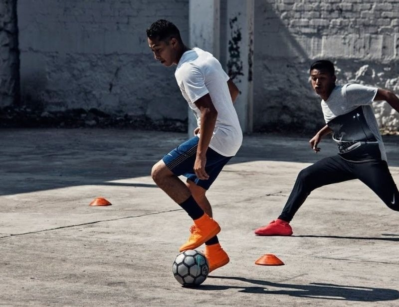 Nhược điểm của giày Futsal