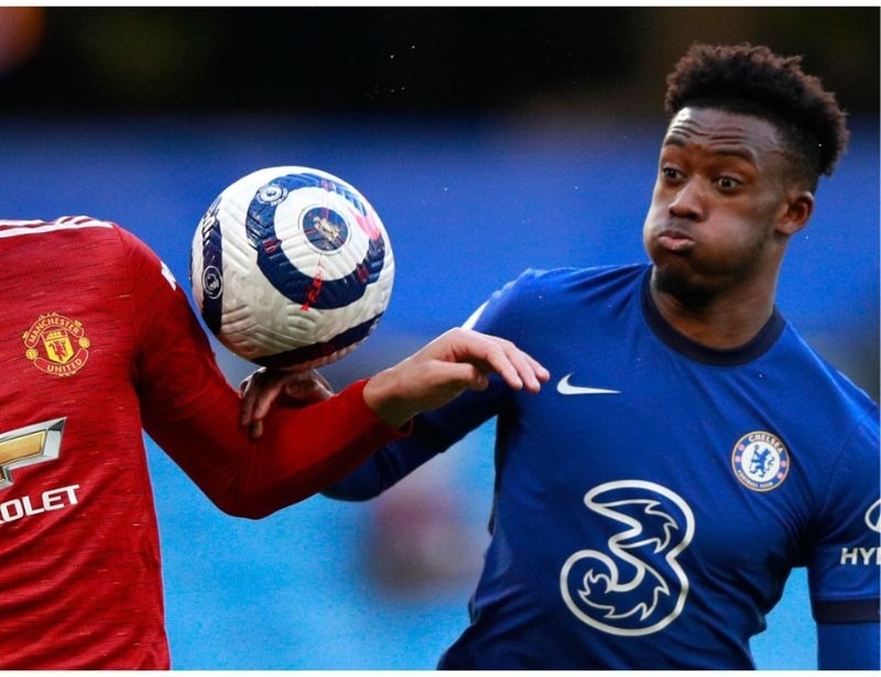 tìm hiểu về quy tắc dùng tay trong bóng đá