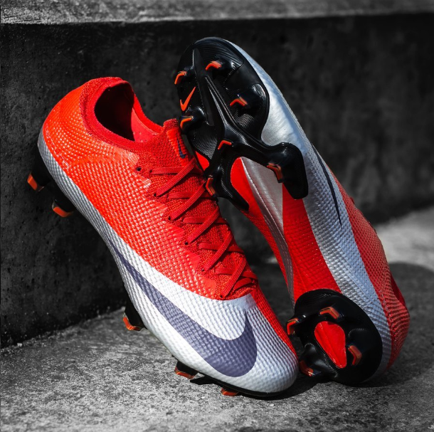 Nike Ra Mắt Mercurial Future Dna Phối Mau Cực Phẩm Max Orange