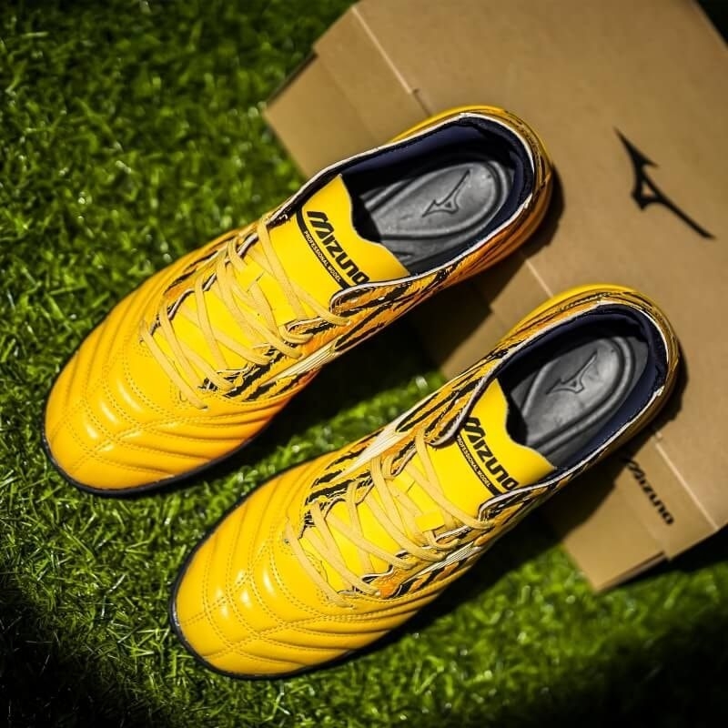 Tổng hợp 08 mẫu giày đá bóng đang sale sốc cuối năm 2023