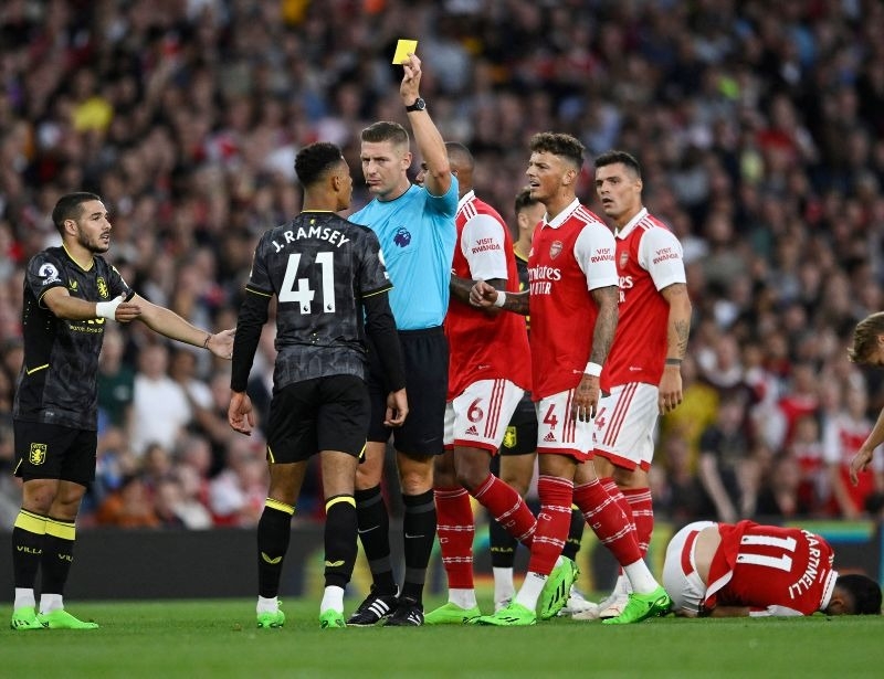 Lỗi phạt thẻ vàng hoặc thẻ đỏ