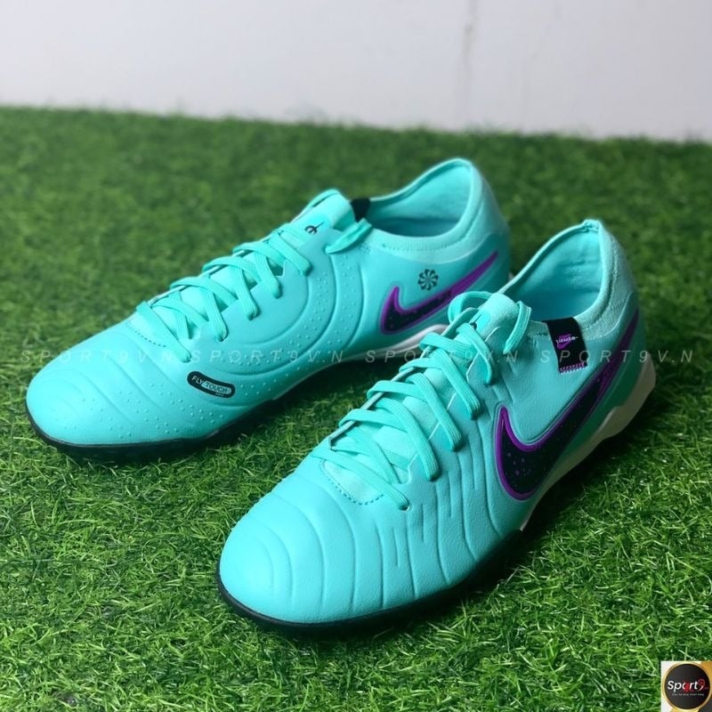 Mùi keo giày sẽ giúp bạn nhận biết hàng chính hãng