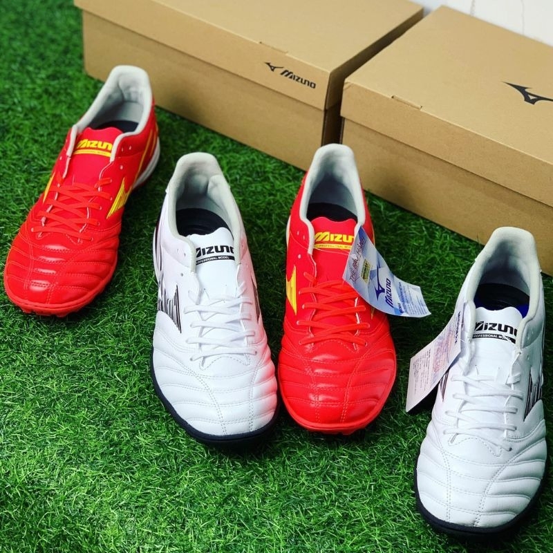 Lớp đệm êm ái của các đôi giày TF chính hãng cao cấp giúp hạn chế chấn thương liên quan đến xương khớp