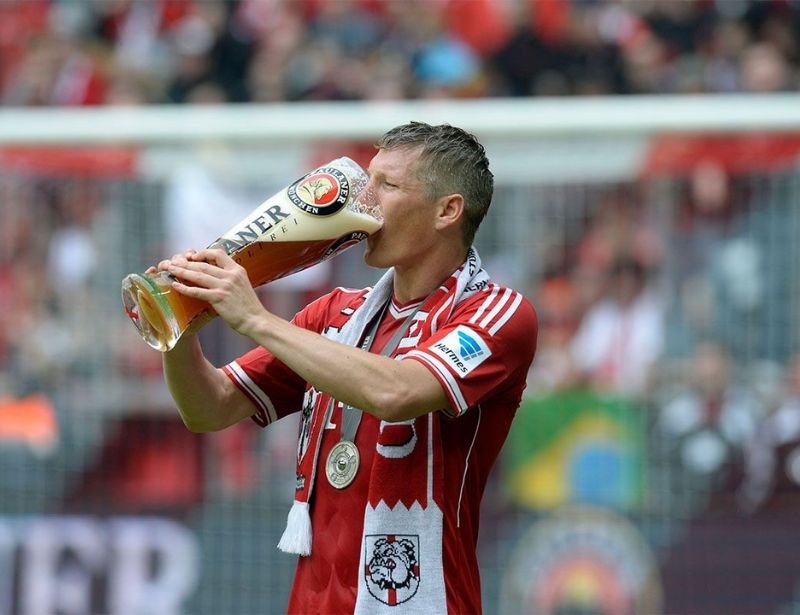 Không uống rượu bia sau khi chơi bóng đá