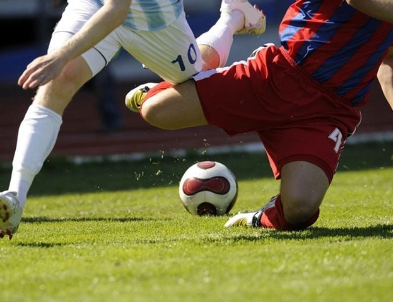 Có nhất thiết phải trang bị đầy đủ dụng cụ bảo vệ trong bóng đá