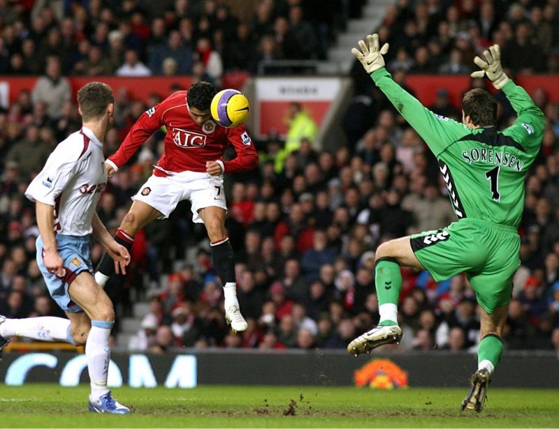 Chọn giày đá bóng cho tiền đạo