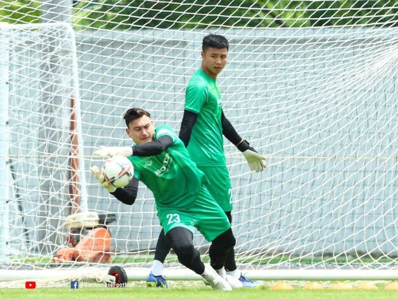 Chọn được đôi giày phù hợp sẽ hỗ trợ nhiều cho cầu thủ trong bóng đá