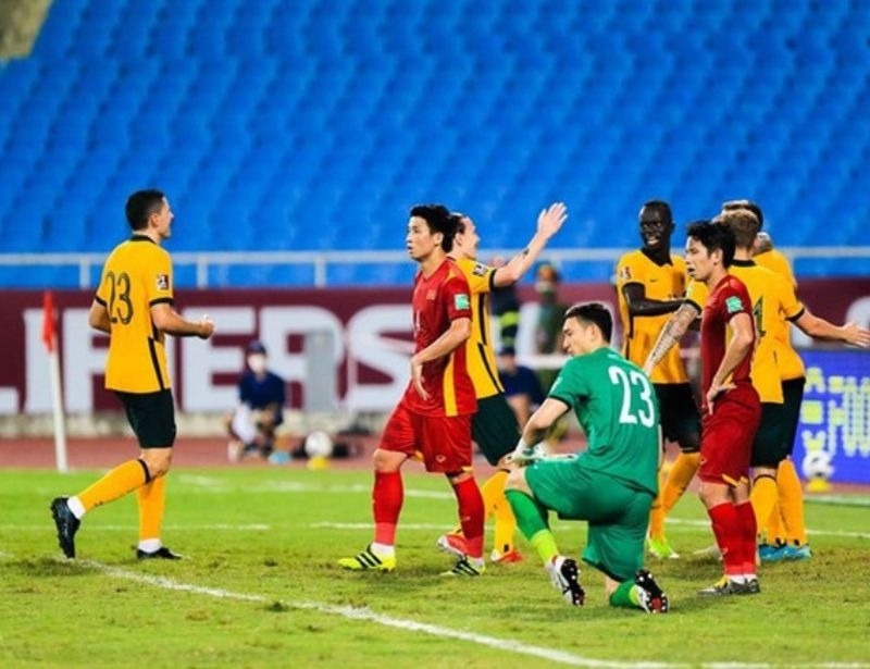 Do điều kiện của mặt sân thi đấu