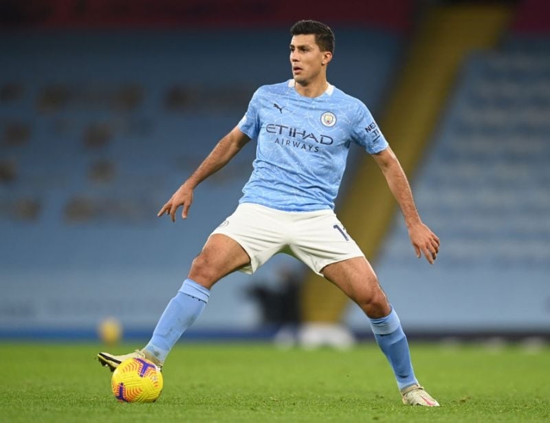 Tiền vệ cần có thể lực tốt, tư duy chiến thuật cao